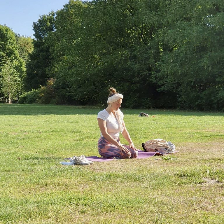 Yoga class Sunday 30th October, 13:00 @ Metaallaan 255