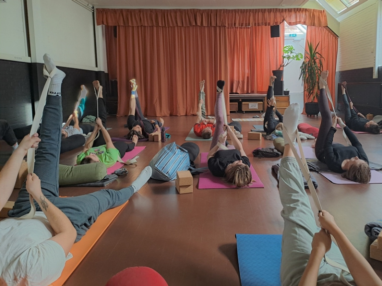 Yin Yoga class Sunday 26 Jan, 11:00-12:00 @Nieuwe Sint Jansstraat 35
