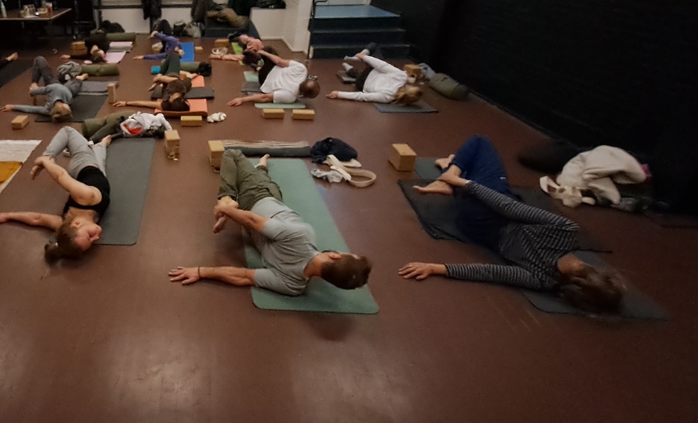 Yin Yoga class Sun 23 Feb, 11:00-12:00 @Nieuwe Sint Jansstraat 35