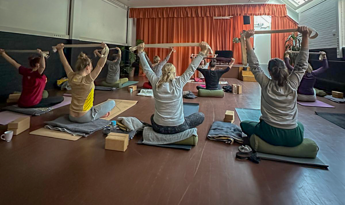 Yoga class Sunday 5 Oct, 11:00-12:00 @Nieuwe Sint Jansstraat 35